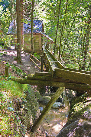 Feeding water to the mill