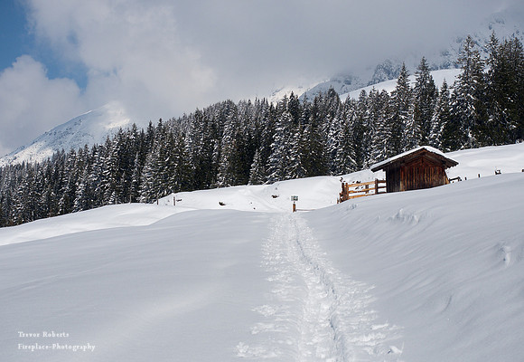 With snow shoes to Erichhütte