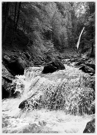Bischofshofen waterfall B&W