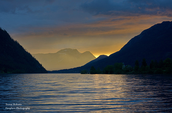 Grundlsee . Orange mist at Sunset