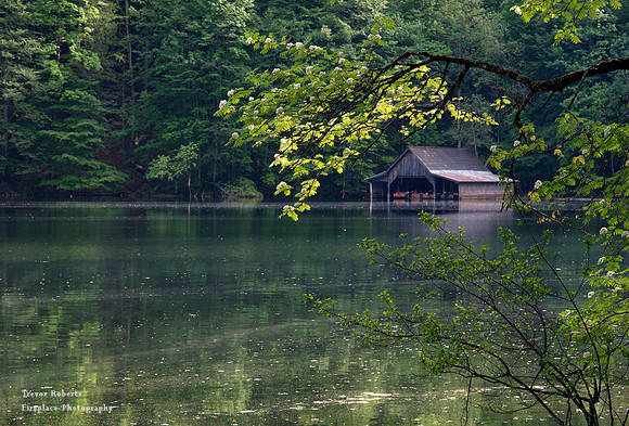 Romantic boat hut on the Toplitzsee lake 2