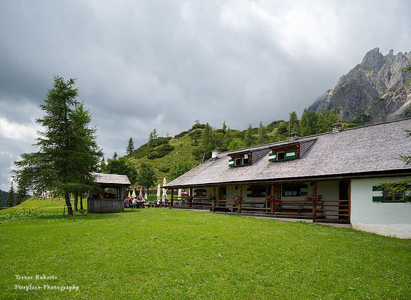 Mitterfeldalm Hütte