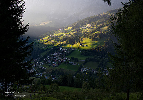Karbachalm to Pronebenalm. The light is still shining on the higher slopes