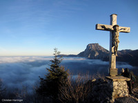 Am Kl. Sonnstein mit Blick Richtung Traunstein und wolken bedeckten Traunsee.
