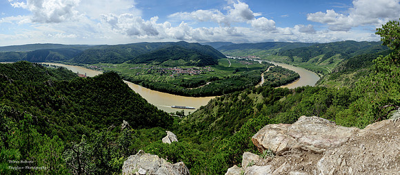 10 shot panarama with Weissenkirchen in the distance