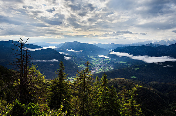 Wide angle view from the Katrin of all the mist below