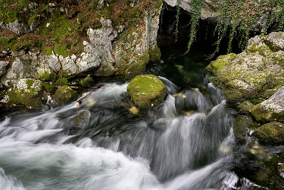 The source cave at Golling with the Schwarzbach gushing out of the nounatain 1