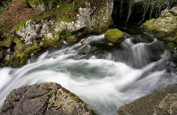 The source cave at Golling with the Schwarzbach gushing out of the nounatain 3