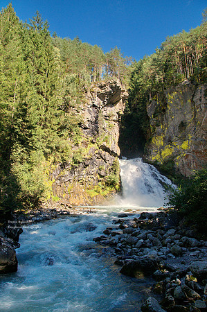 Can you see the big face looking at the waterfall?