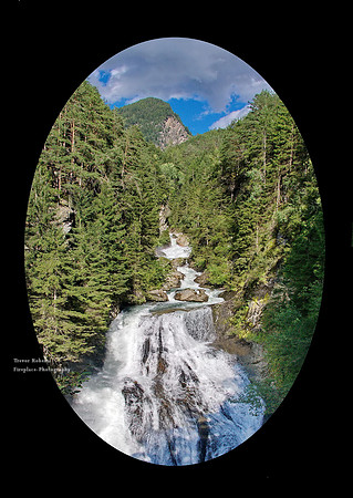 Waterfall in South Tyrol, oval